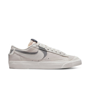 
                  
                    Blazer Low 77 PRM 'Shadow Halloween' - INVINCIBLE
                  
                