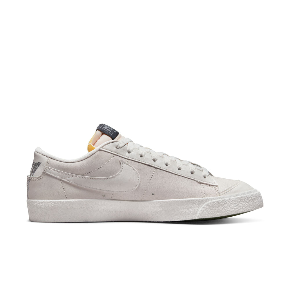 
                  
                    Blazer Low 77 PRM 'Shadow Halloween' - INVINCIBLE
                  
                