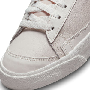 
                  
                    Blazer Low 77 PRM 'Shadow Halloween' - INVINCIBLE
                  
                