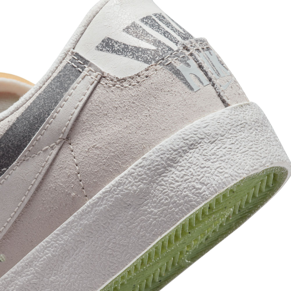 
                  
                    Blazer Low 77 PRM 'Shadow Halloween' - INVINCIBLE
                  
                