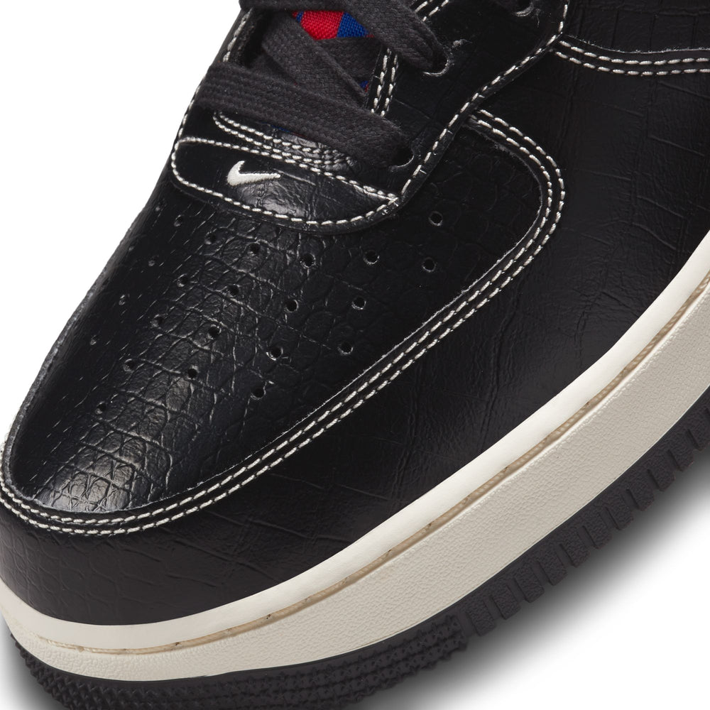 
                  
                    Air Force 1 Mid 07 LX - INVINCIBLE
                  
                