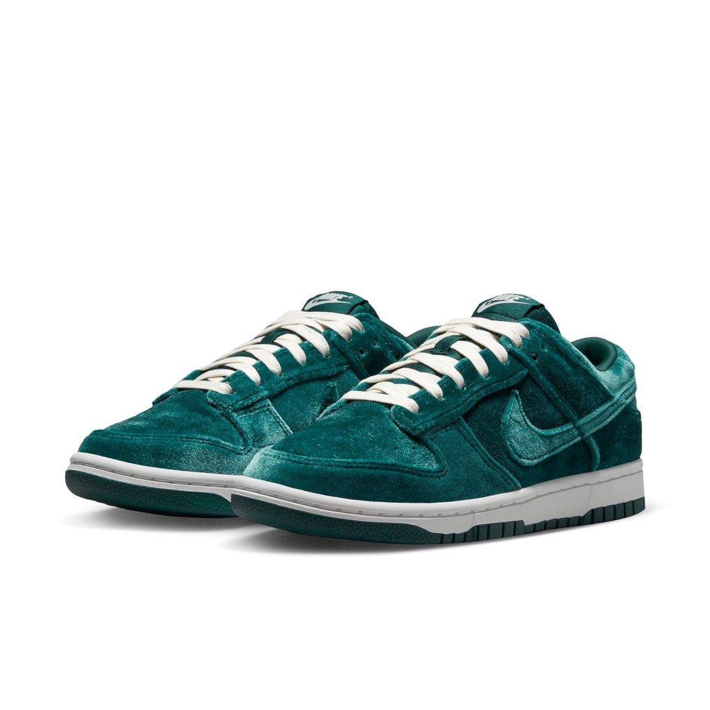 Dunk Low 'Velvet Teal' W - INVINCIBLE