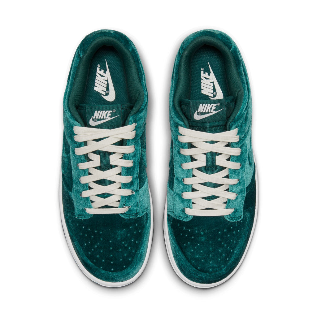 Dunk Low 'Velvet Teal' W - INVINCIBLE