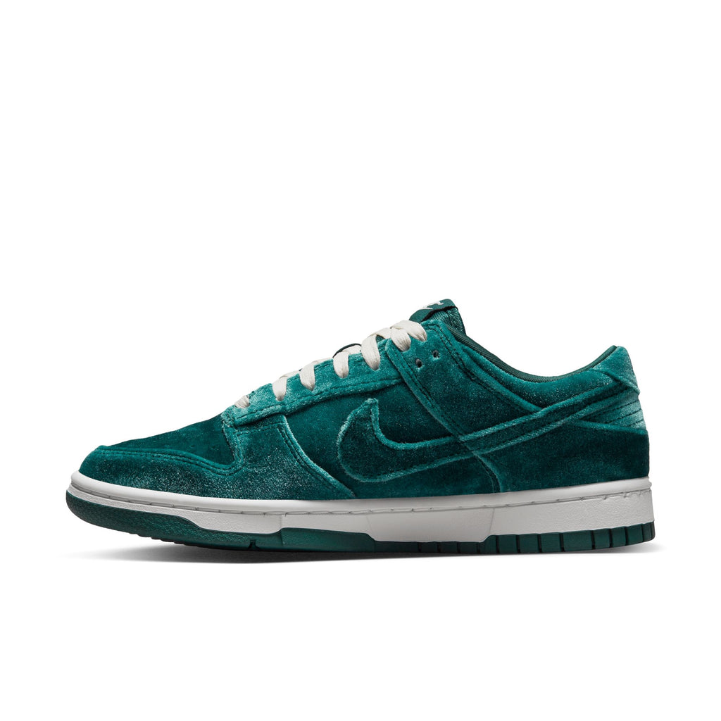 Dunk Low 'Velvet Teal' W - INVINCIBLE