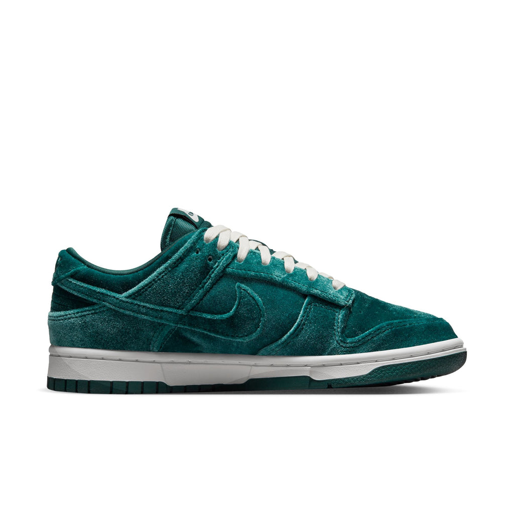 Dunk Low 'Velvet Teal' W - INVINCIBLE