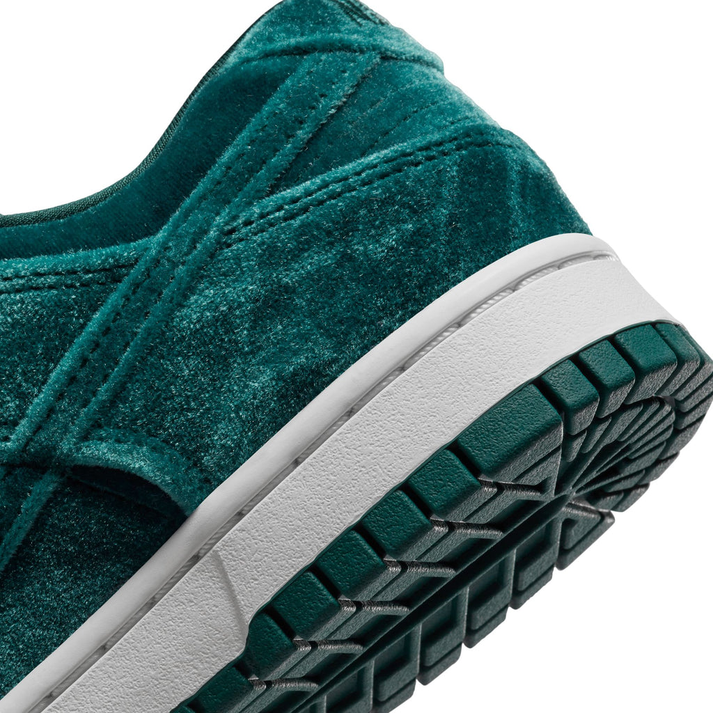 Dunk Low 'Velvet Teal' W - INVINCIBLE