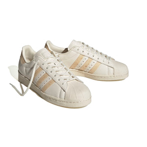 
                  
                    Superstar 82 - INVINCIBLE
                  
                