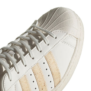 
                  
                    Superstar 82 - INVINCIBLE
                  
                