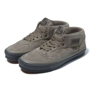 
                  
                    Vans Vault UA OG Half Cab LX x WTAPS - INVINCIBLE
                  
                