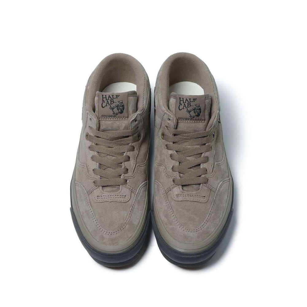 
                  
                    Vans Vault UA OG Half Cab LX x WTAPS - INVINCIBLE
                  
                