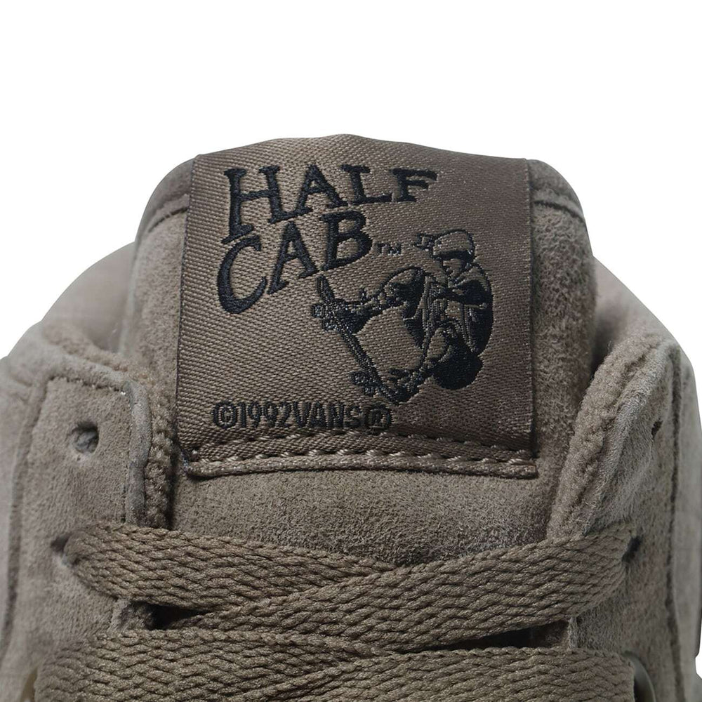 
                  
                    Vans Vault UA OG Half Cab LX x WTAPS - INVINCIBLE
                  
                