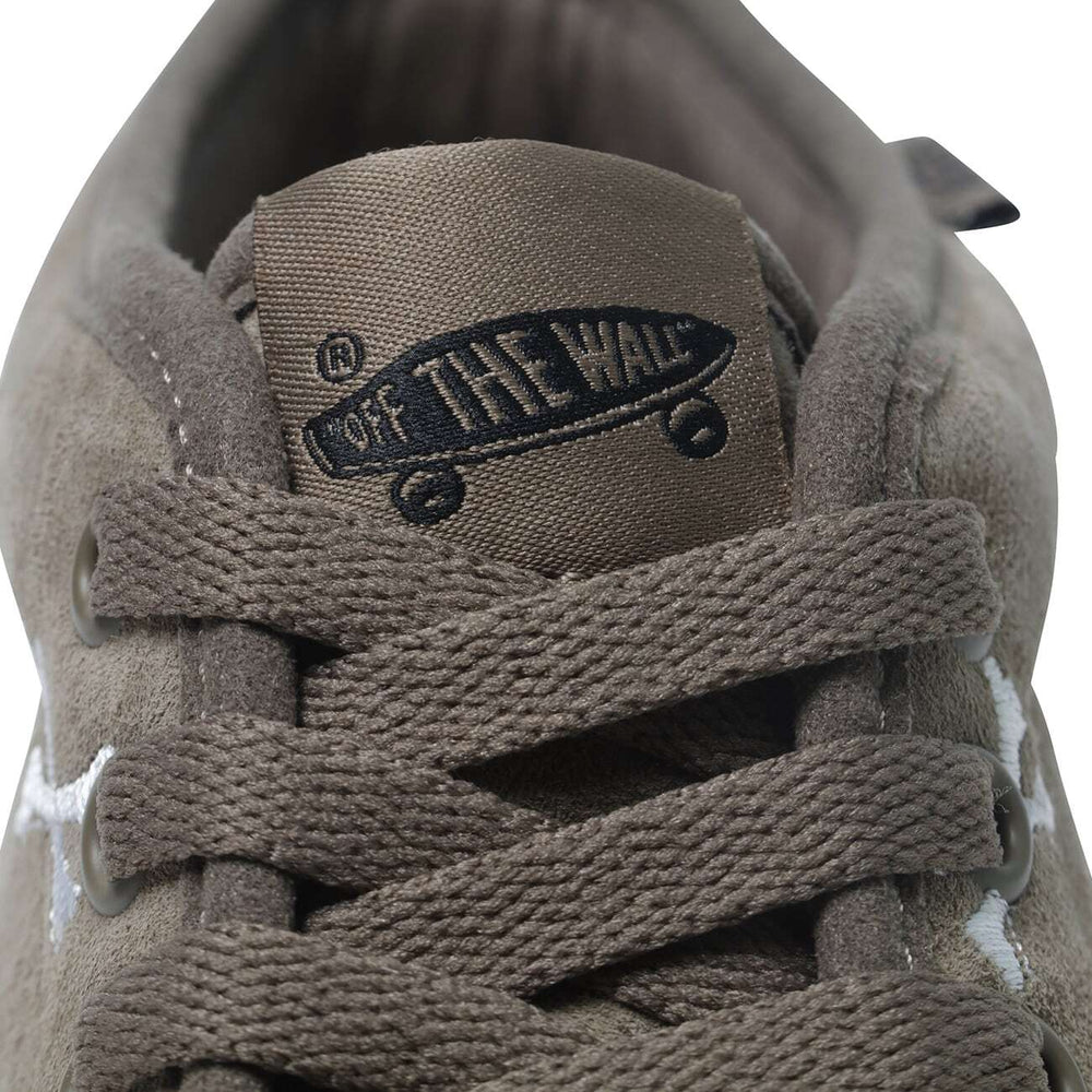 
                  
                    Vans Vault UA OG Chukka LX x WTAPS - INVINCIBLE
                  
                