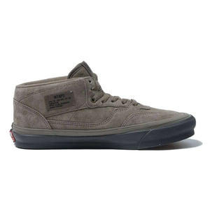 
                  
                    Vans Vault UA OG Half Cab LX x WTAPS - INVINCIBLE
                  
                
