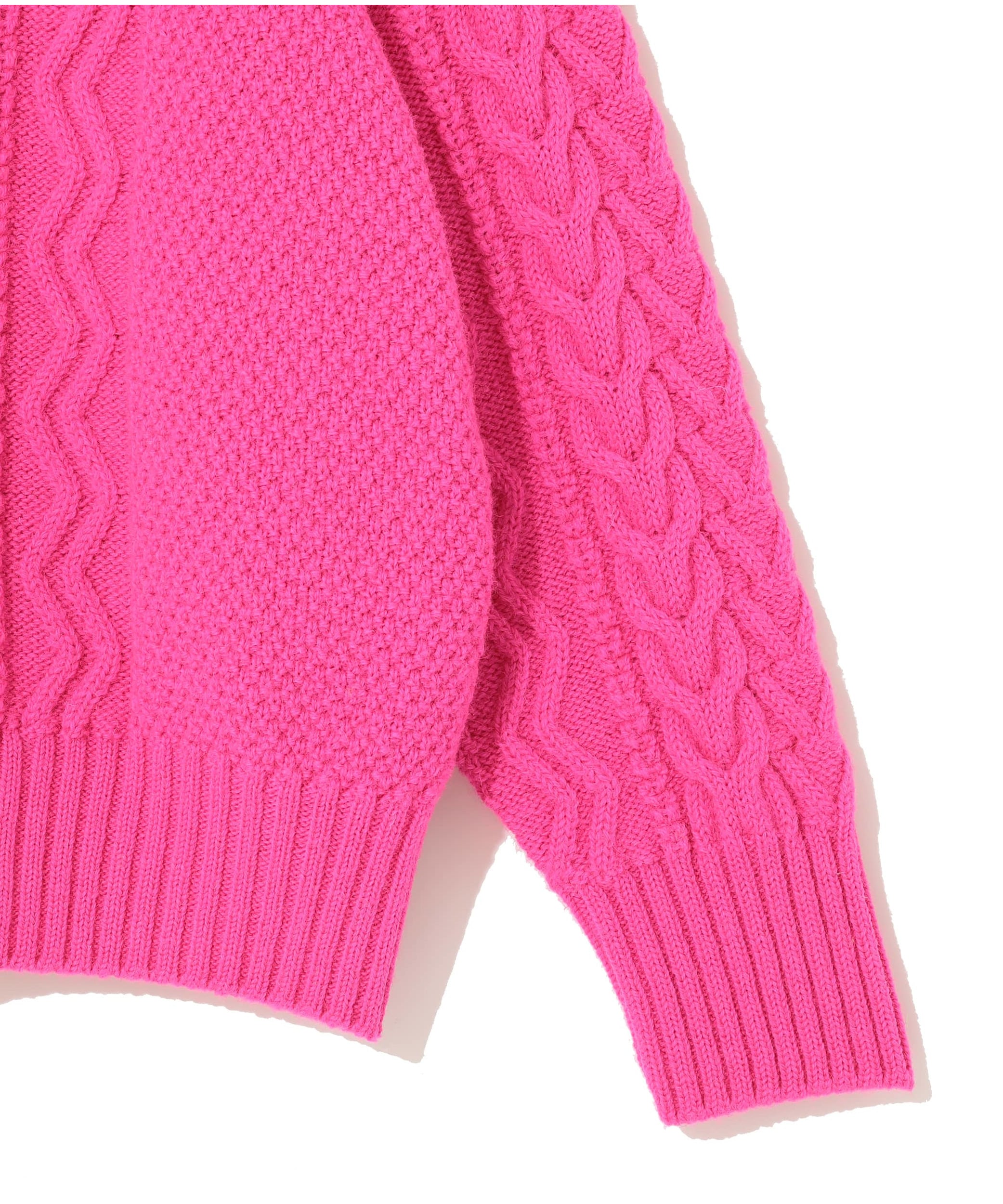 UC2B4901-2 Sweater - INVINCIBLE